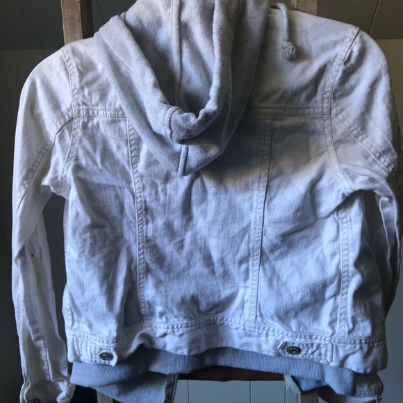White jean jacket with inner sweater with hood - Picture 4 of 5